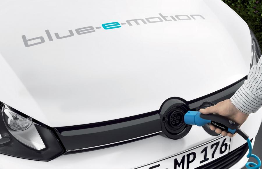  Volkswagen Golf Blue-E-Motion 2014 года  (фото 9 из 19)